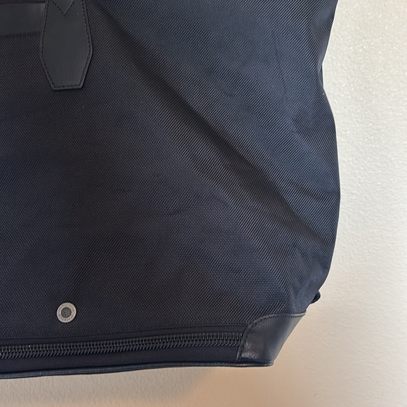 Lululemon large black duffle travel bag - Picture 4 of 16